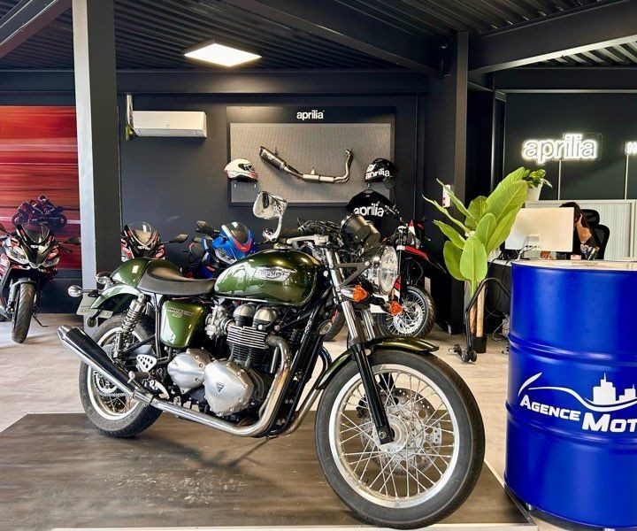 TRIUMPH 900 THRUXTON d'occasion – Agence Moto La Rochelle (photo 1)